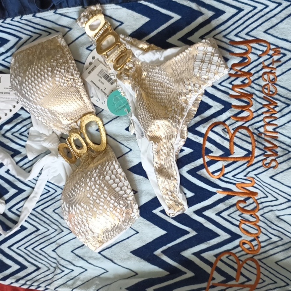 Beach Bunny L NWT white gold Jewel of the Night
